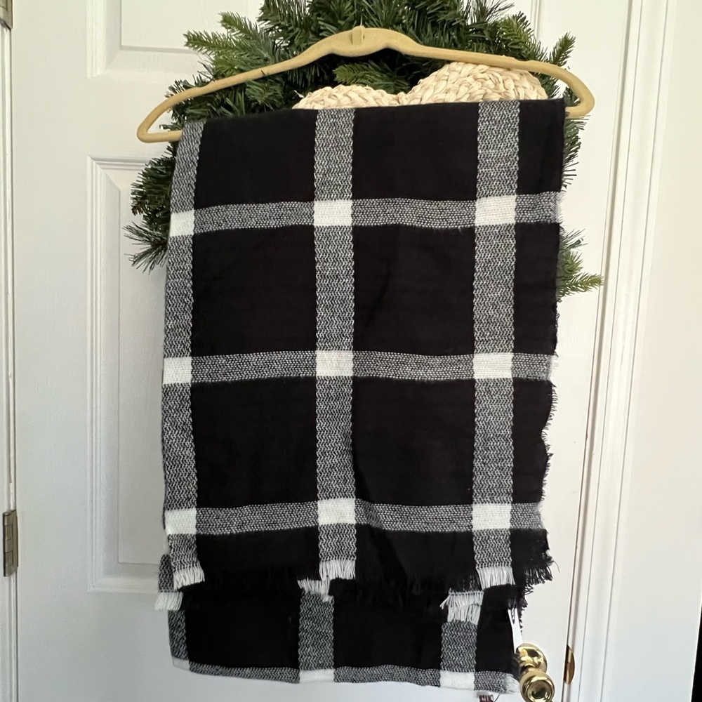 Old Navy wrap/scarf new with tags